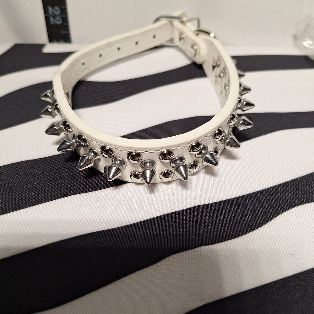 NWT Spiked Dog Collar white Size: S (10.2"-12.6" / 26cm-32cm)
